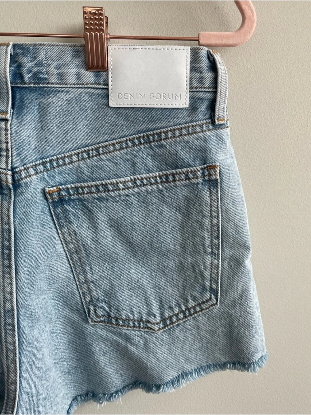 Aritzia Denim Forum The ‘90s Vintage Cut-Off Short 2” Light Wash Denim Shorts